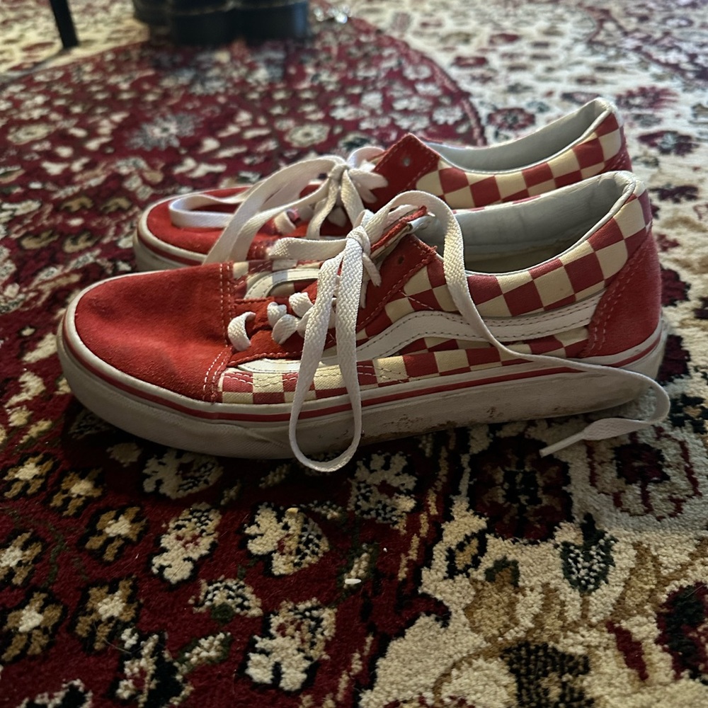 Red vans - Picture 2 of 3